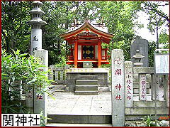 かもじ業者が建立した関神社