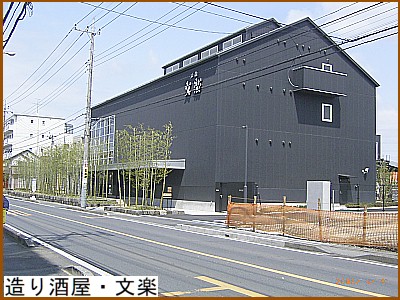 ��������E���y