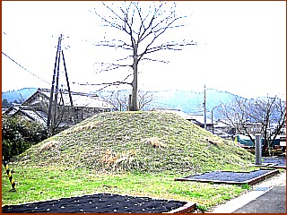 今須一里塚　左塚