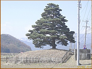 平出一里塚　左塚