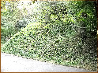 上久保一里塚　右塚