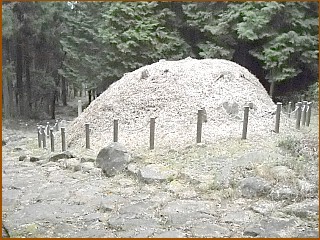 八瀬沢一里塚　右塚