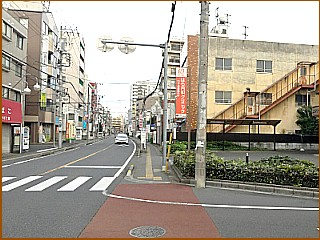 上尾一里塚跡付近